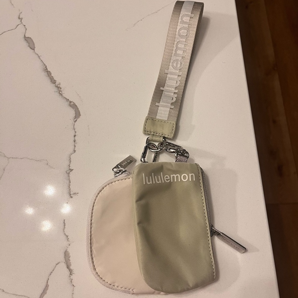 Lululemon Dual Pouch Wristlet
Wordmark